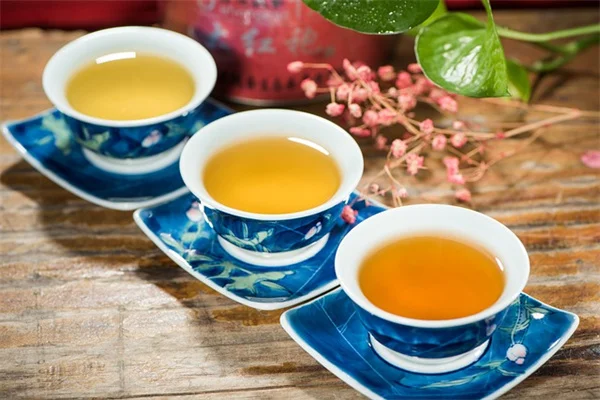 5月の芝生が茶色い原因と対策7選｜今すぐ実践できる方法